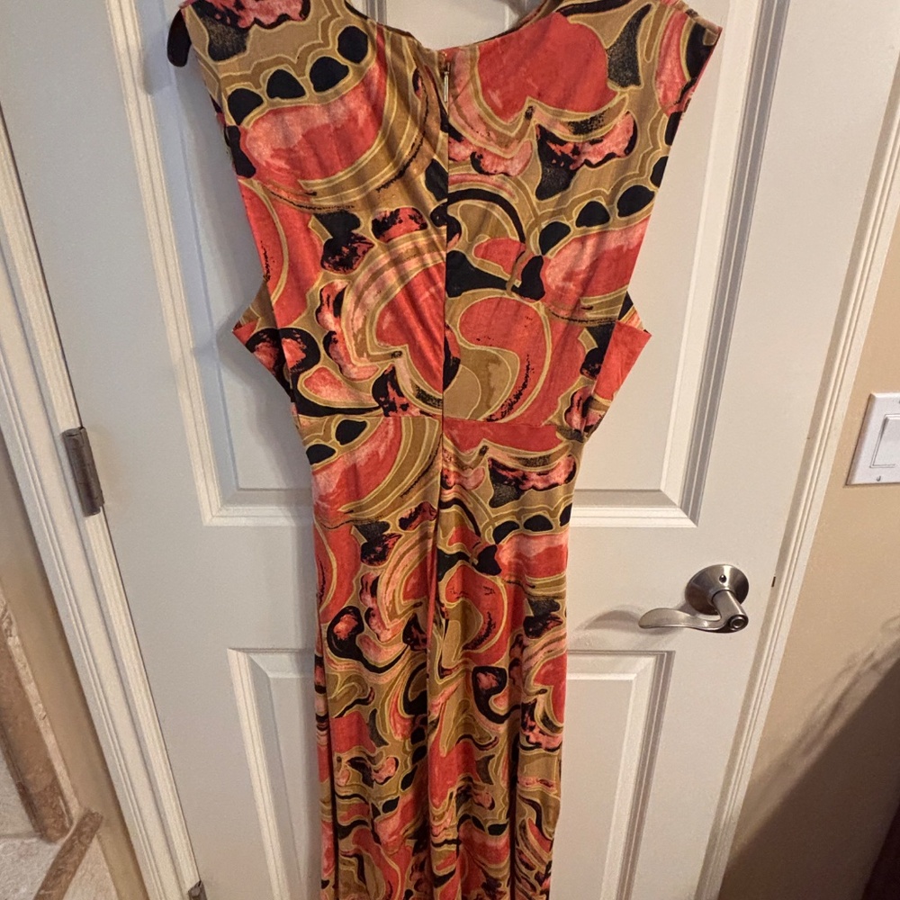 Dress - Picture 7 of 8